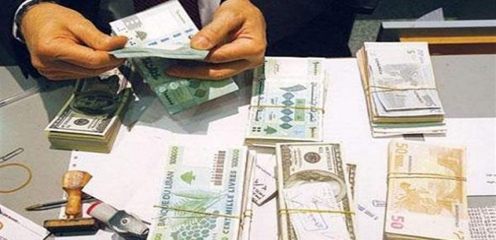 عن الصراف الذي يشتري دولارات مقابل 3 مليارات ليرة بالنايلون.. هكذا رفع سعر العملة الخضراء!