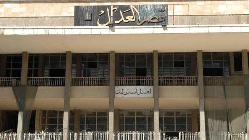 تجمع أمام قصر عدل بيروت للمطالبة باستعادة الاموال المنهوبة