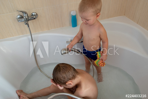 سلوكيات تعرض أصحابها إلى الاختناق أثناء الاستحمام… كيف تتجنبها؟
