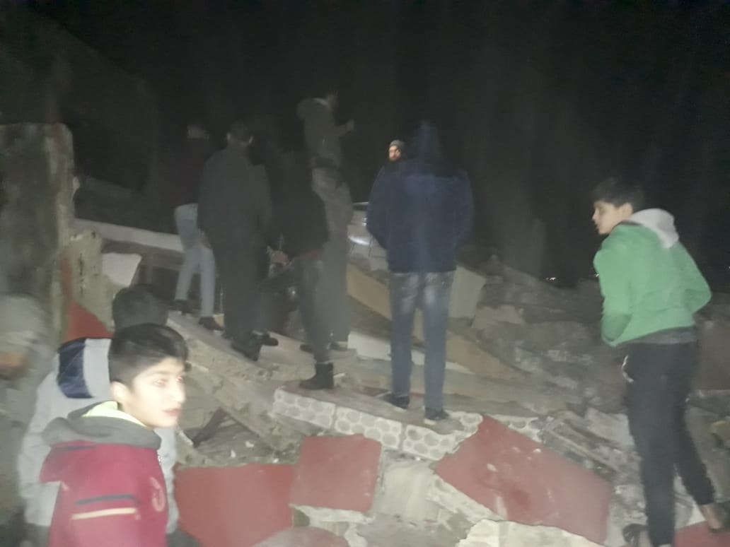 إنهيار منزل مؤلف من ثلاث طبقات في مخيم الرشيدية جنوب صور