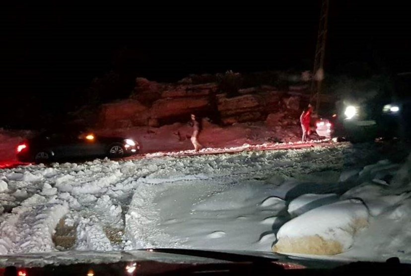 طقس لبنان: الجليد يعزل جرد الضنية ويضرب قرى العرقوب معيقاً حركة السير فيها