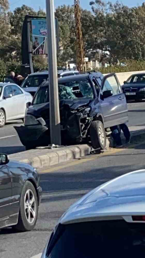بالصور: حادث سير بين 4 سيارات على طريق الخيم البحرية في مدينة صور