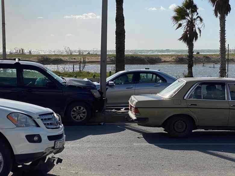 بالصور: حادث سير بين 4 سيارات على طريق الخيم البحرية في مدينة صور