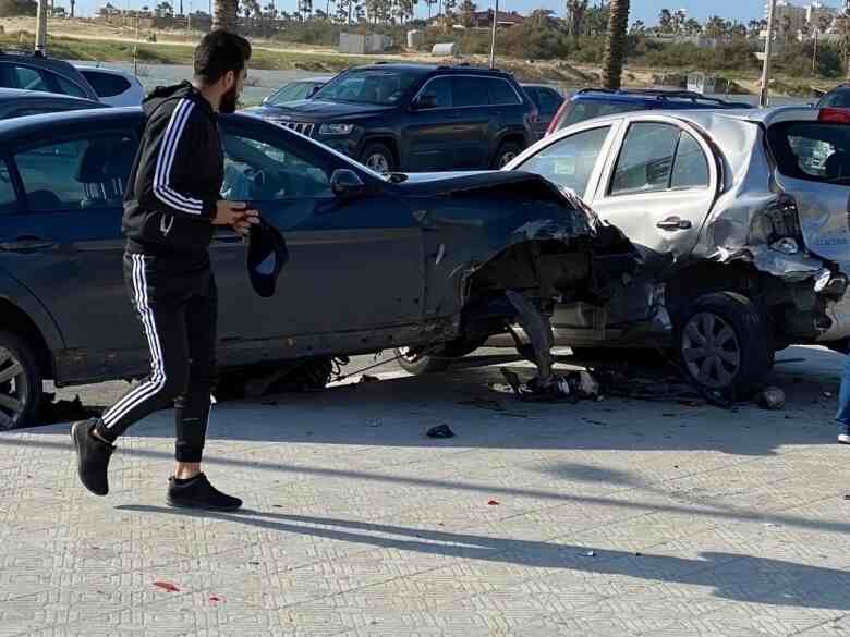 بالصور: حادث سير بين 4 سيارات على طريق الخيم البحرية في مدينة صور