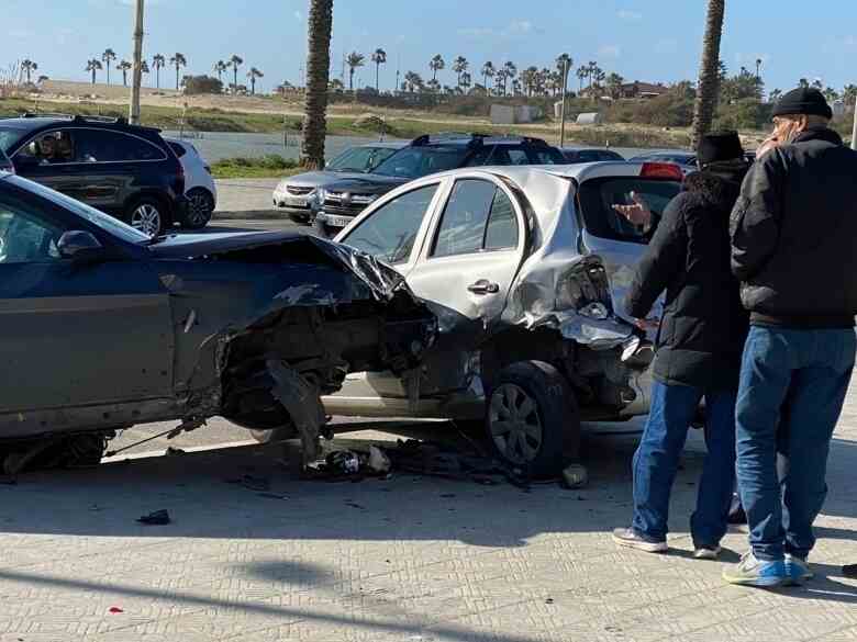 بالصور: حادث سير بين 4 سيارات على طريق الخيم البحرية في مدينة صور