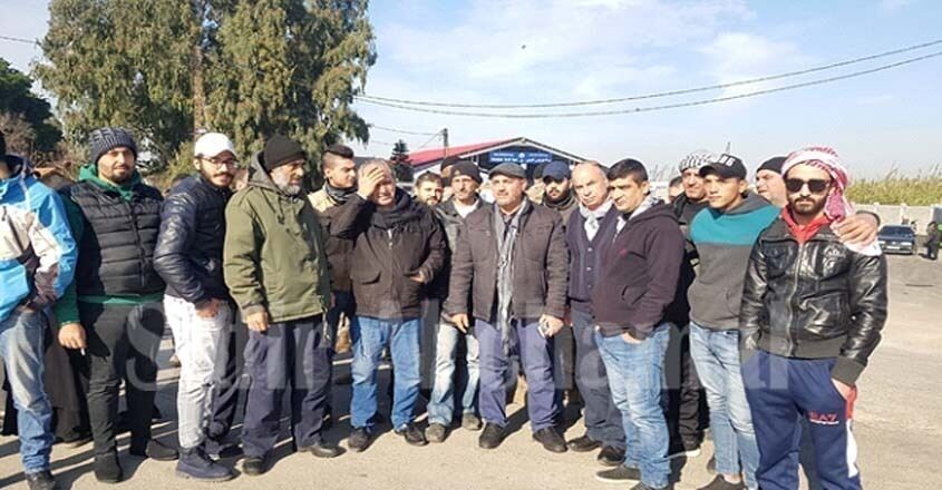 بالصور: محتجون يرفضون دخول الباخرة الصينية الى مرفأ طرابلس