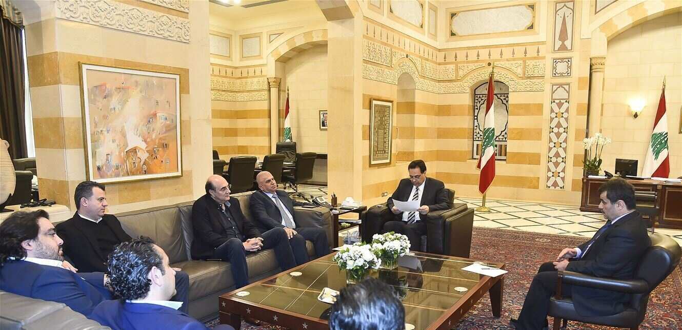 ابو شقرا بعد لقائه دياب: لا زيادة ولا ضرائب على البنزين حاضرا