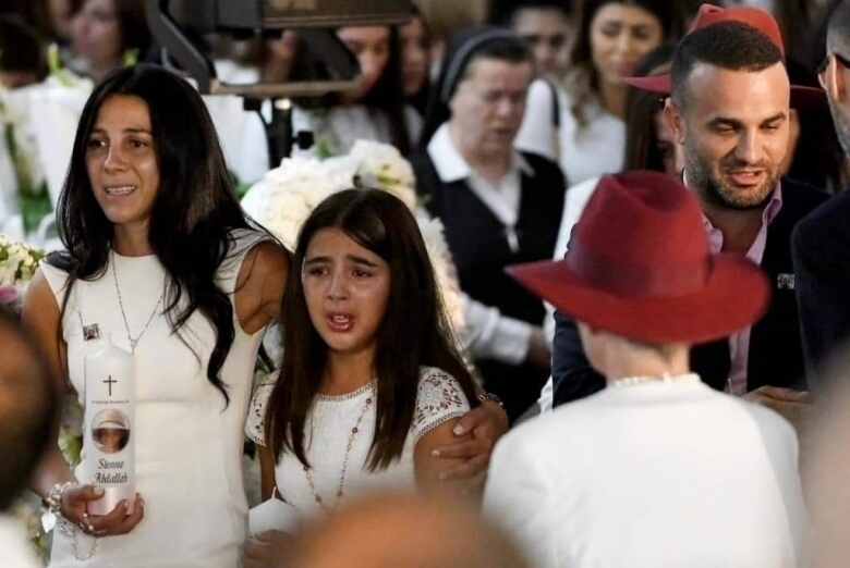 بالصور تشييع مهيب للملائكة الصغار في سيدني...الاخوة الثلاثة من ال عبد الله وقريبتهم ضحايا حادث الدهس الأليم في أستراليا الاسبوع الفائت