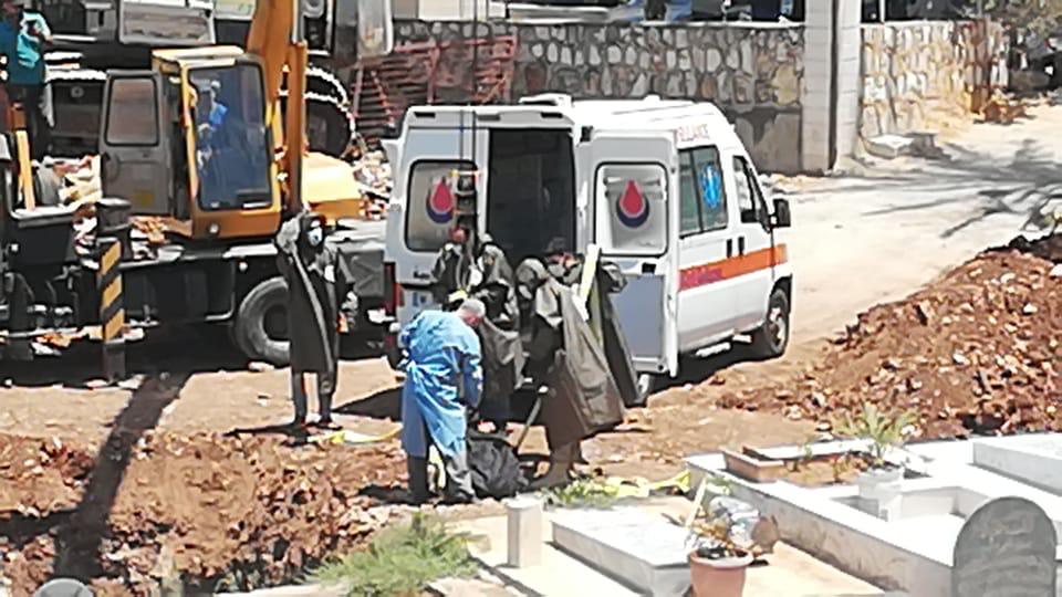 الزلوطية تودع ابنها الدكتور إلى مثواه الأخير