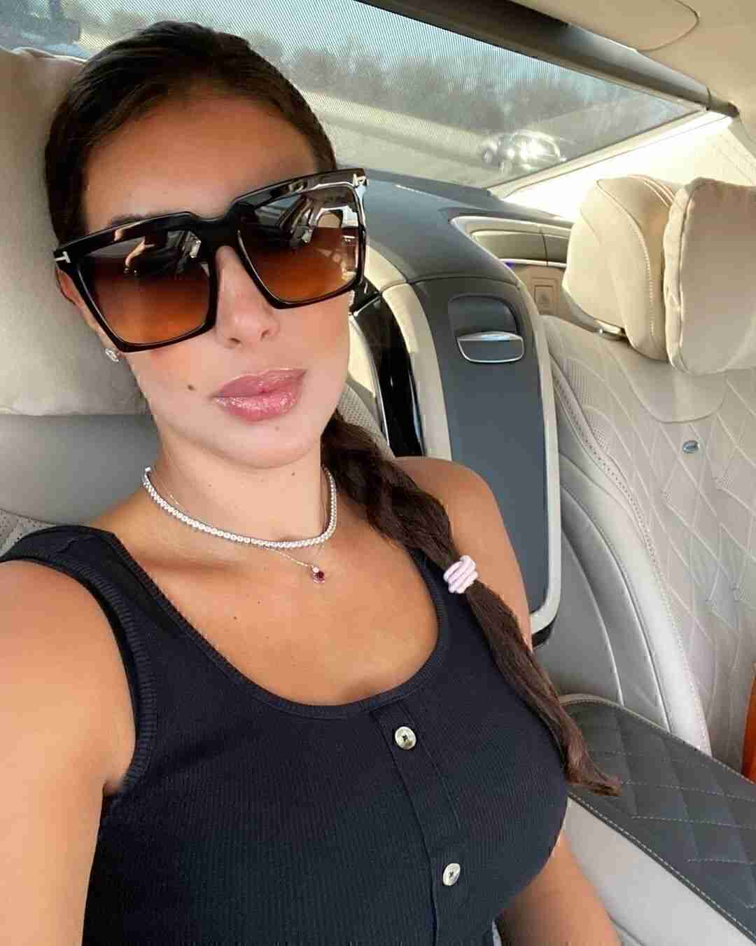 ياسمين صبري بإطلالة من سيارة فارهة.. وغياب عن موسم رمضان 2021