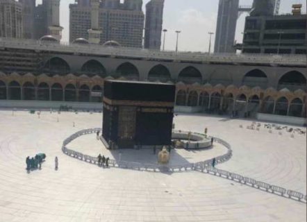 الملك سلمان يصدر الموافقة على غسل الكعبة.. فكيف تغسل الكعبة؟ ومتى يتم غسلها؟
