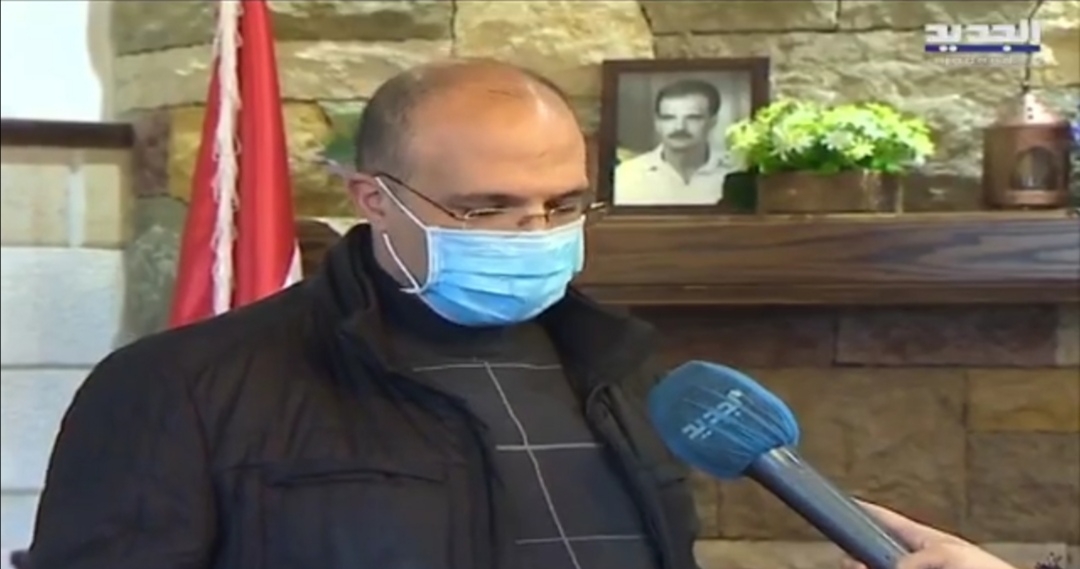 لقاء مع وزير الصحة في دارته في بعلبك بعد اكتشاف أول حالة من سلالة كورونا الجديد