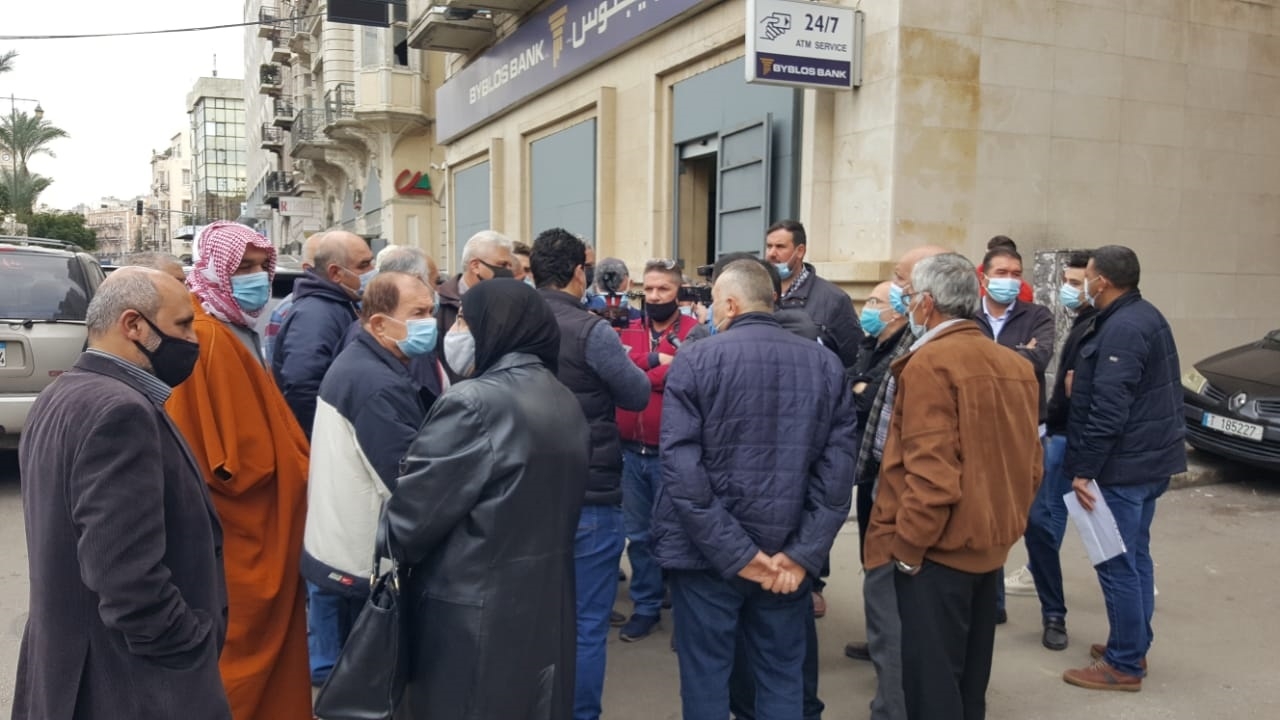 اعتصام لأهالي الطلاب اللبنانيين في الخارج في شارع المصارف بطرابلس