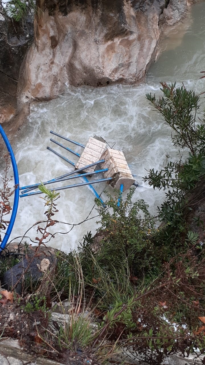 مياه لبنان الحنوبي: انهيار صخري كبير جراء العاصفة أصاب شبكة التوزيع وأوقف ضخ المياه عن اللويزة و جرجوع