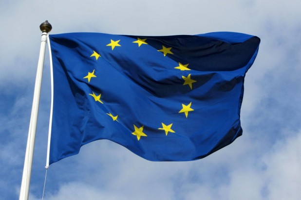 مفوضية الاتحاد الأوروبي توافق على عقد لتوفير 300 مليون جرعة من لقاح موديرنا ضد كوفيد-19