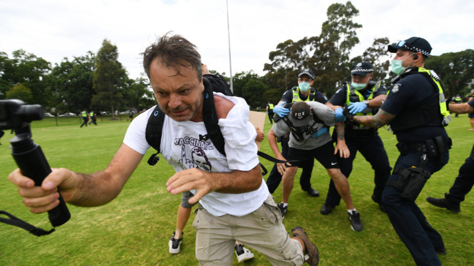 احتجاجات واشتباكات مع الشرطة في أستراليا رفضا للتطعيم ضد كورونا