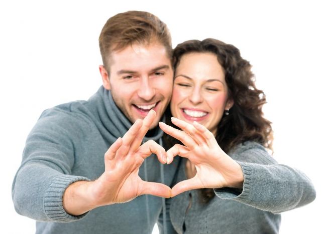 صور جلساتهم الحميمية وارسل الصور الى زوجها