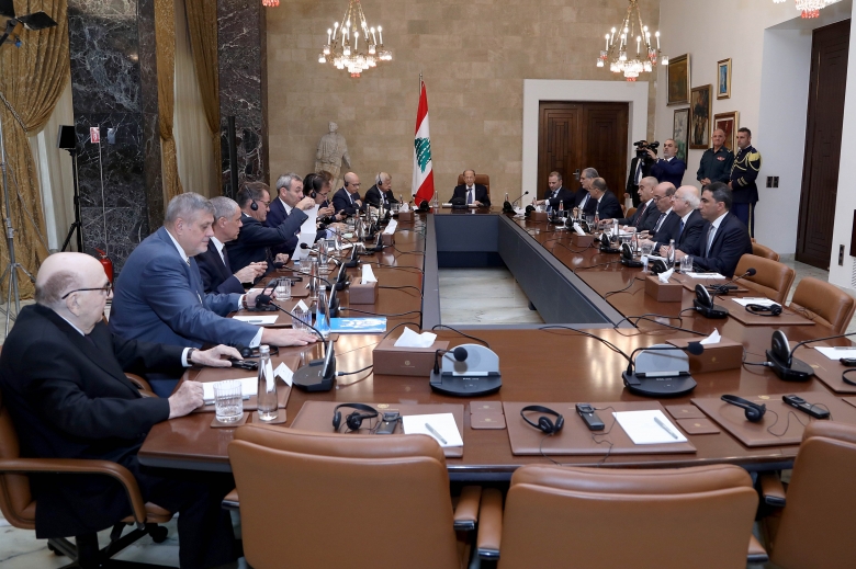 الرئيس عون استقبل سفراء مجموعة الدعم الدولية للبنان، وأطلعهم على موقفه من التطورات الراهنة بحضور وزير الخارجية باسيل