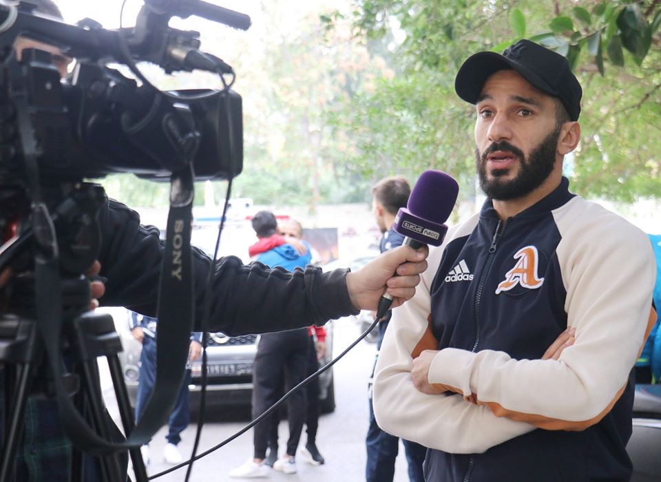 بالصور من الوقفة أمام الاتحاد اللبناني لكرة القدم للمطالبة بإستئناف الموسم الكروي بعد توقفه منذ شهر وأكثر بسب الاوضاع الأمنية في لبنان