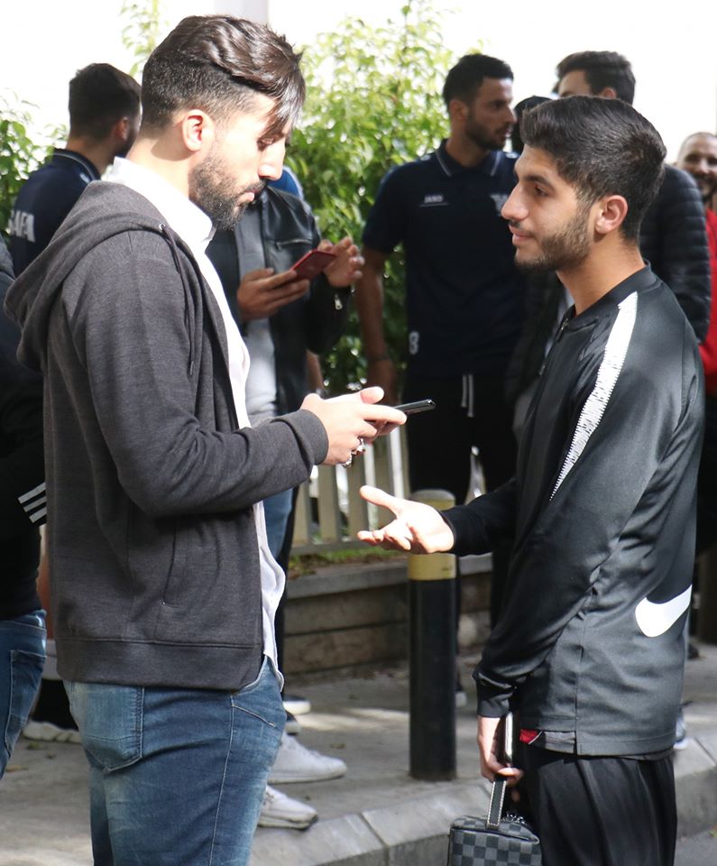 بالصور من الوقفة أمام الاتحاد اللبناني لكرة القدم للمطالبة بإستئناف الموسم الكروي بعد توقفه منذ شهر وأكثر بسب الاوضاع الأمنية في لبنان