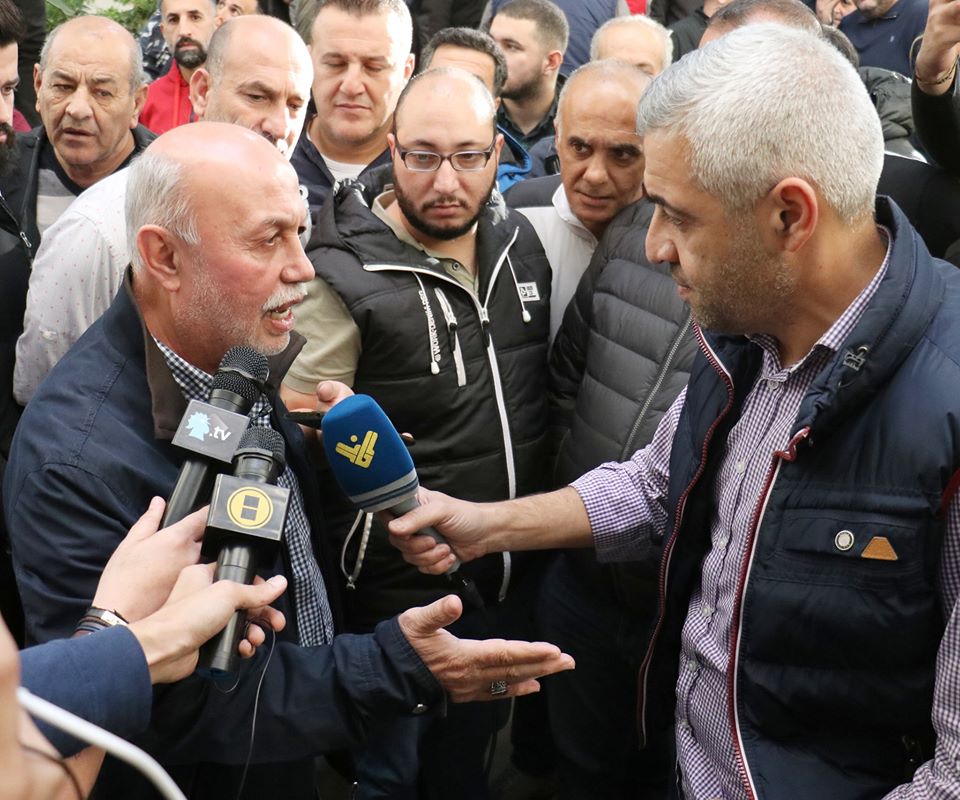 بالصور من الوقفة أمام الاتحاد اللبناني لكرة القدم للمطالبة بإستئناف الموسم الكروي بعد توقفه منذ شهر وأكثر بسب الاوضاع الأمنية في لبنان