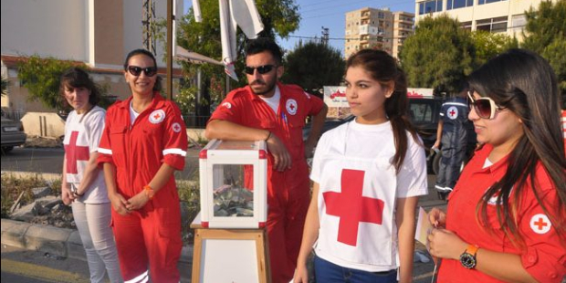 الرجاء التعميم… متطوّعو الصليب الأحمر مش شحّادين!